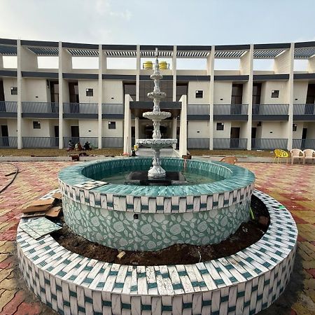 Hotel Madhuban Aurangabad  Exteriör bild