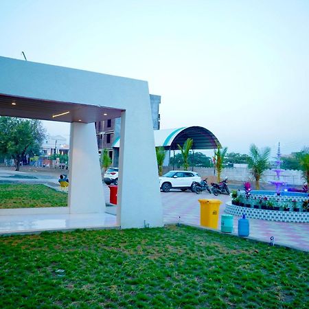 Hotel Madhuban Aurangabad  Exteriör bild