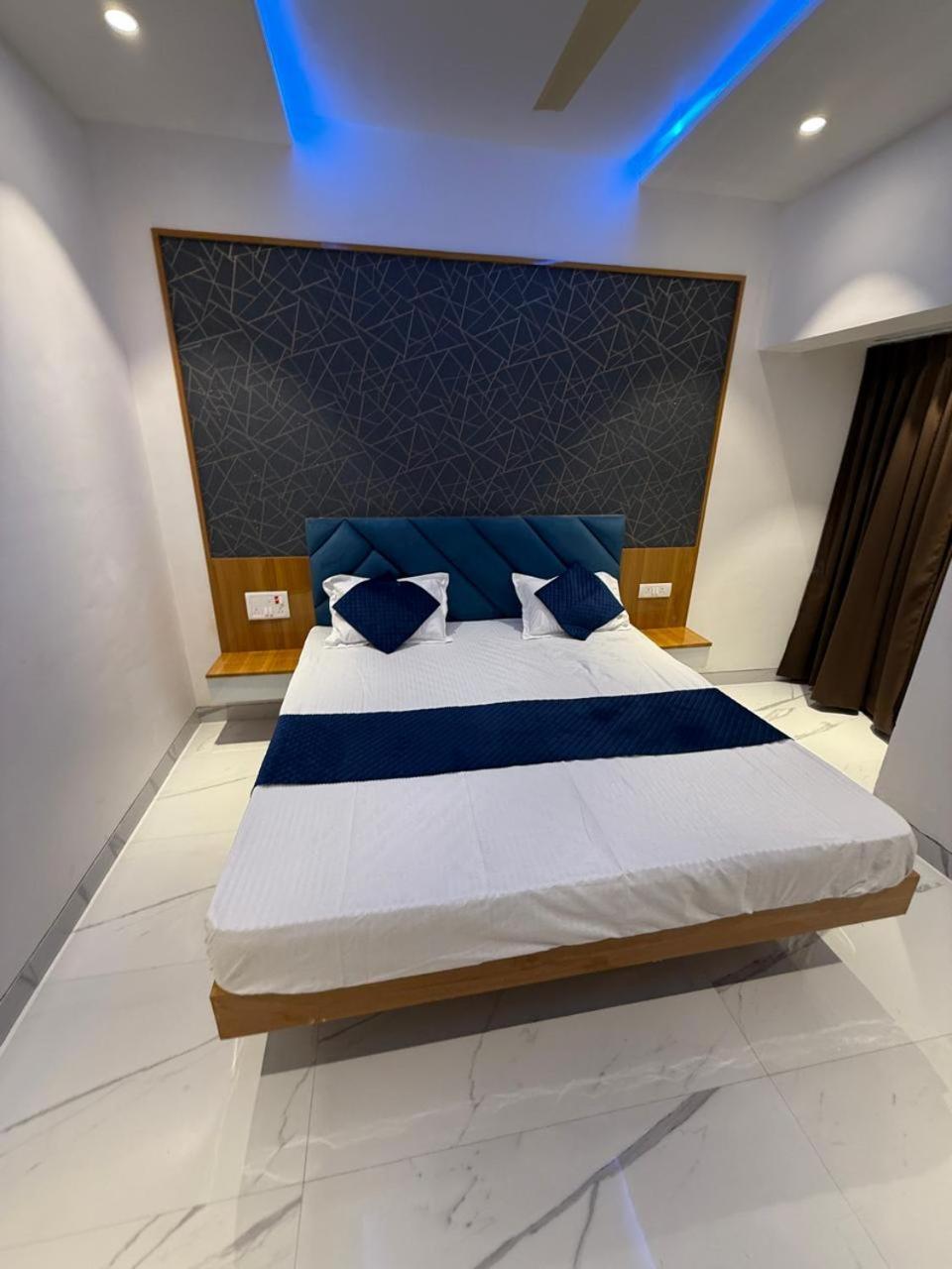 Hotel Madhuban Aurangabad  Exteriör bild