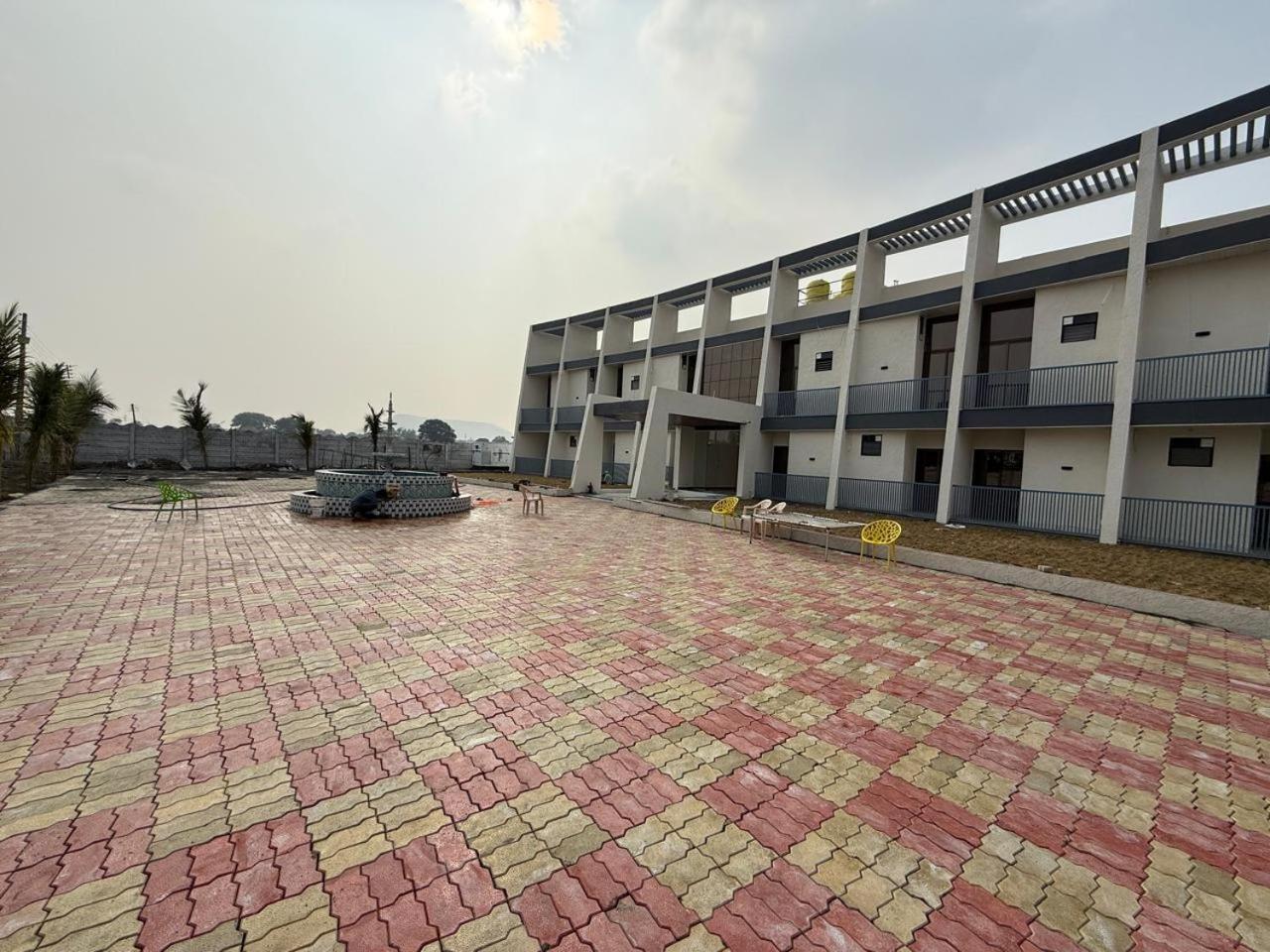 Hotel Madhuban Aurangabad  Exteriör bild