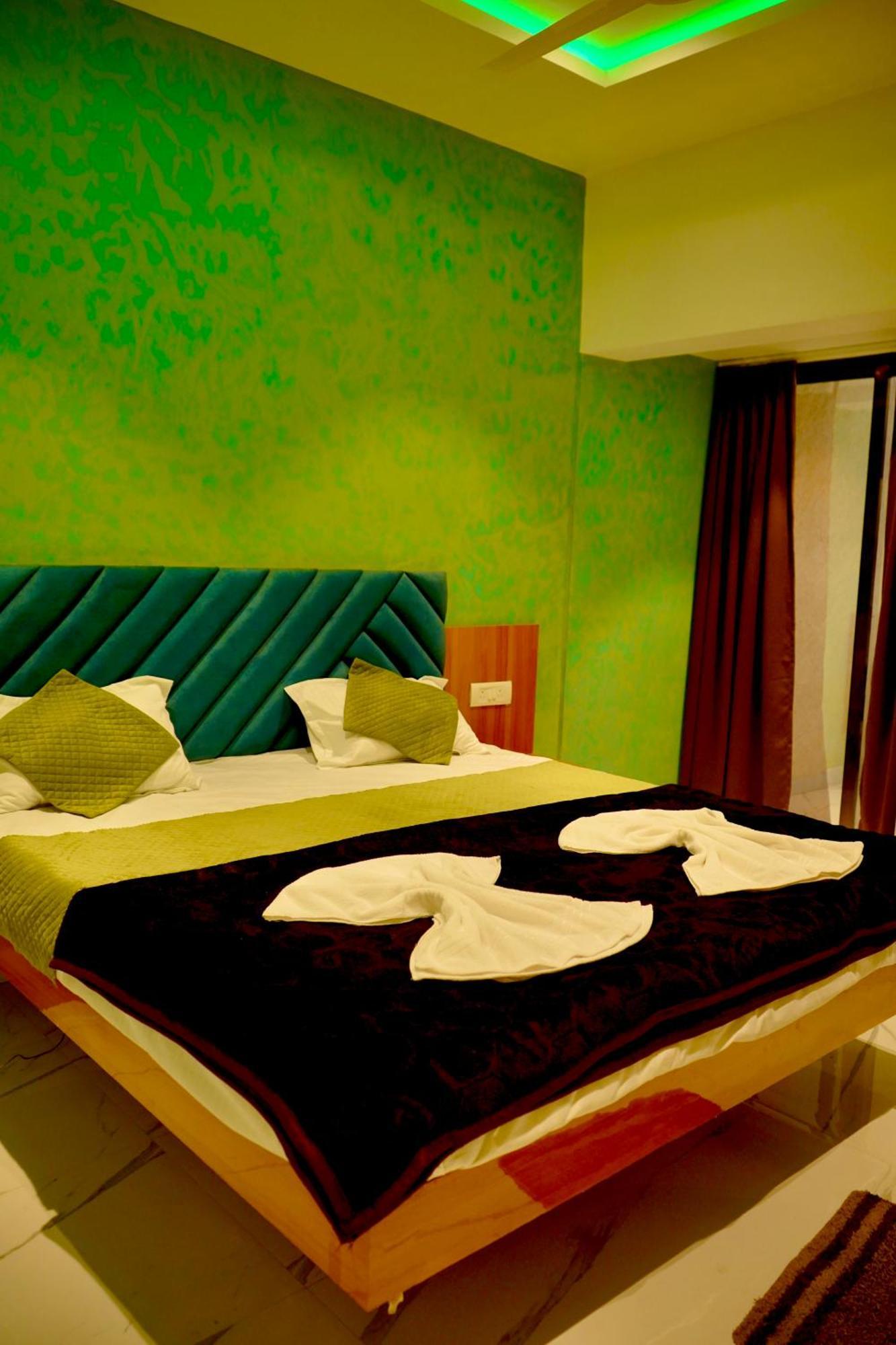 Hotel Madhuban Aurangabad  Exteriör bild