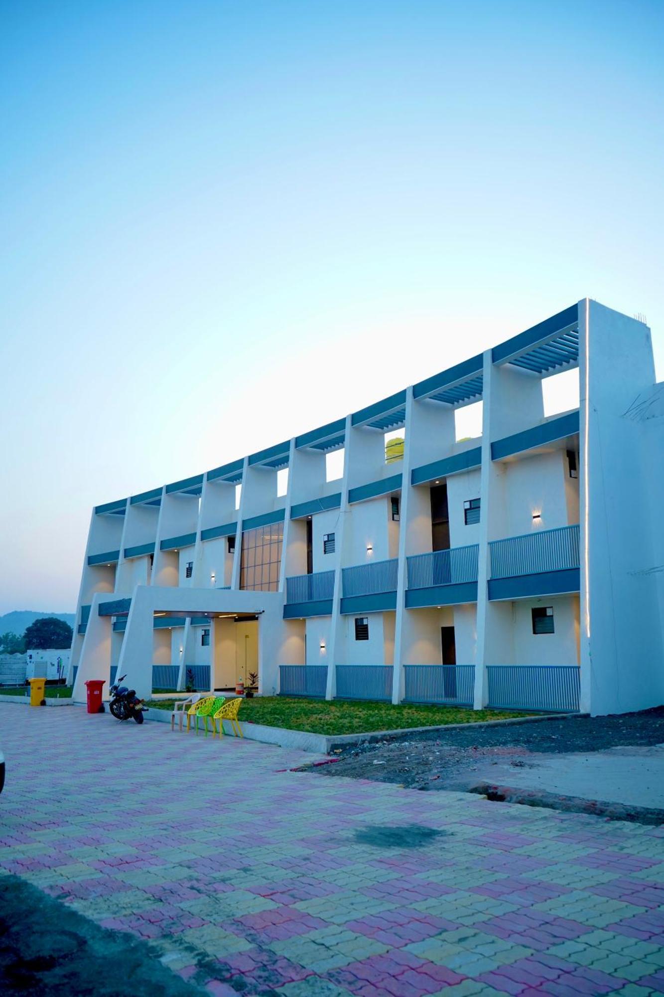 Hotel Madhuban Aurangabad  Exteriör bild