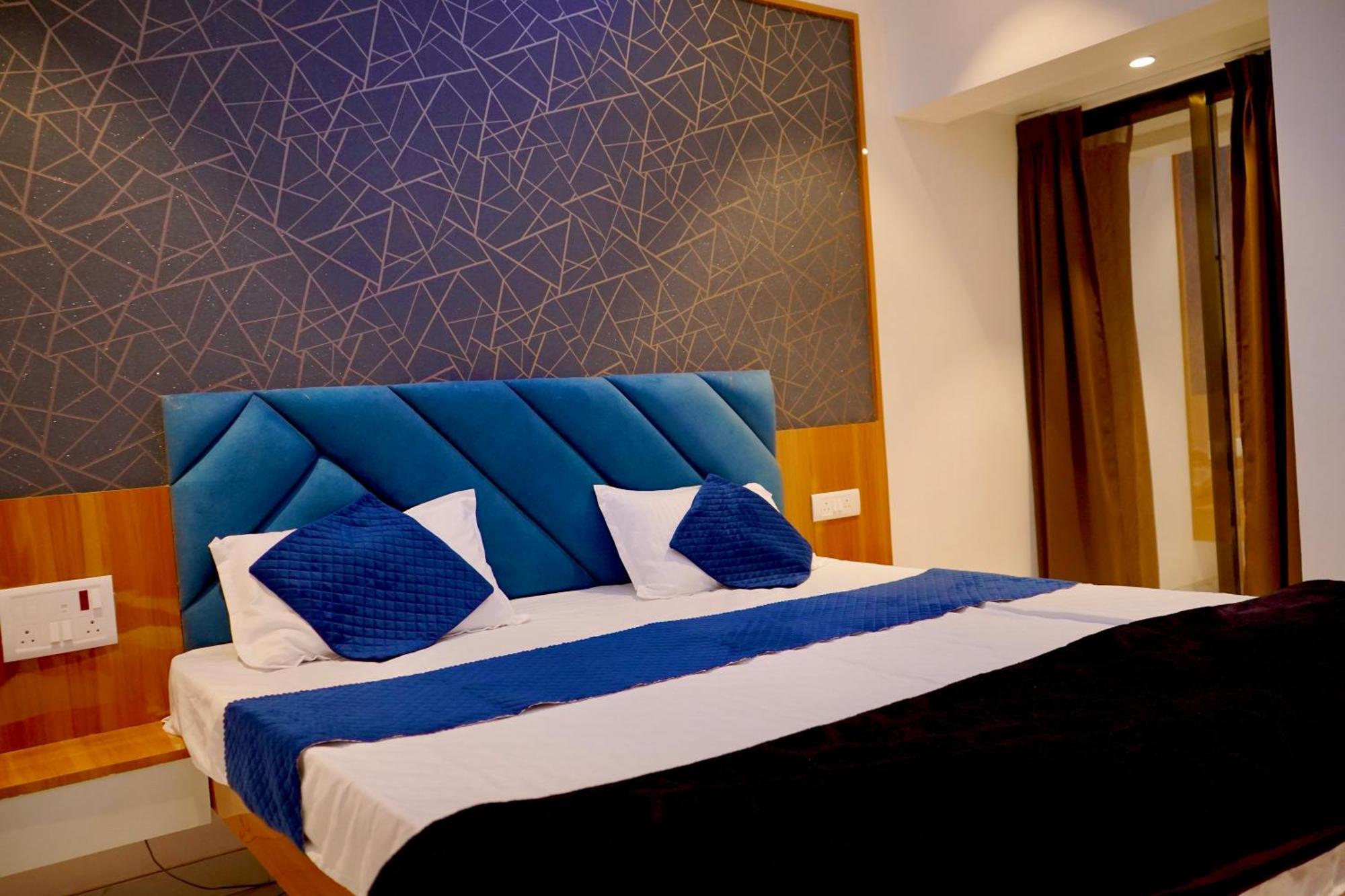 Hotel Madhuban Aurangabad  Exteriör bild